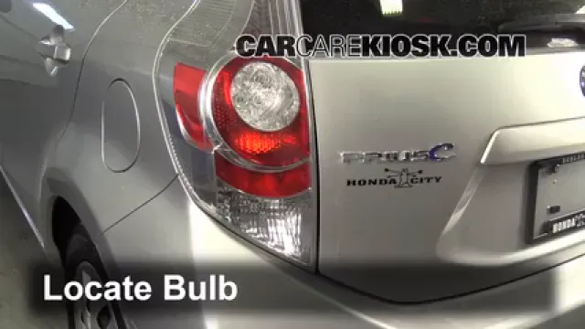 2012 Toyota Prius C 1.5L 4 Cyl. Éclairage Feux de marche arrière (remplacer une ampoule)